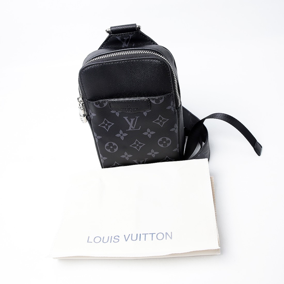 Louis Vuitton Outdoor Slingbag Taigarama Noir Black (Dot